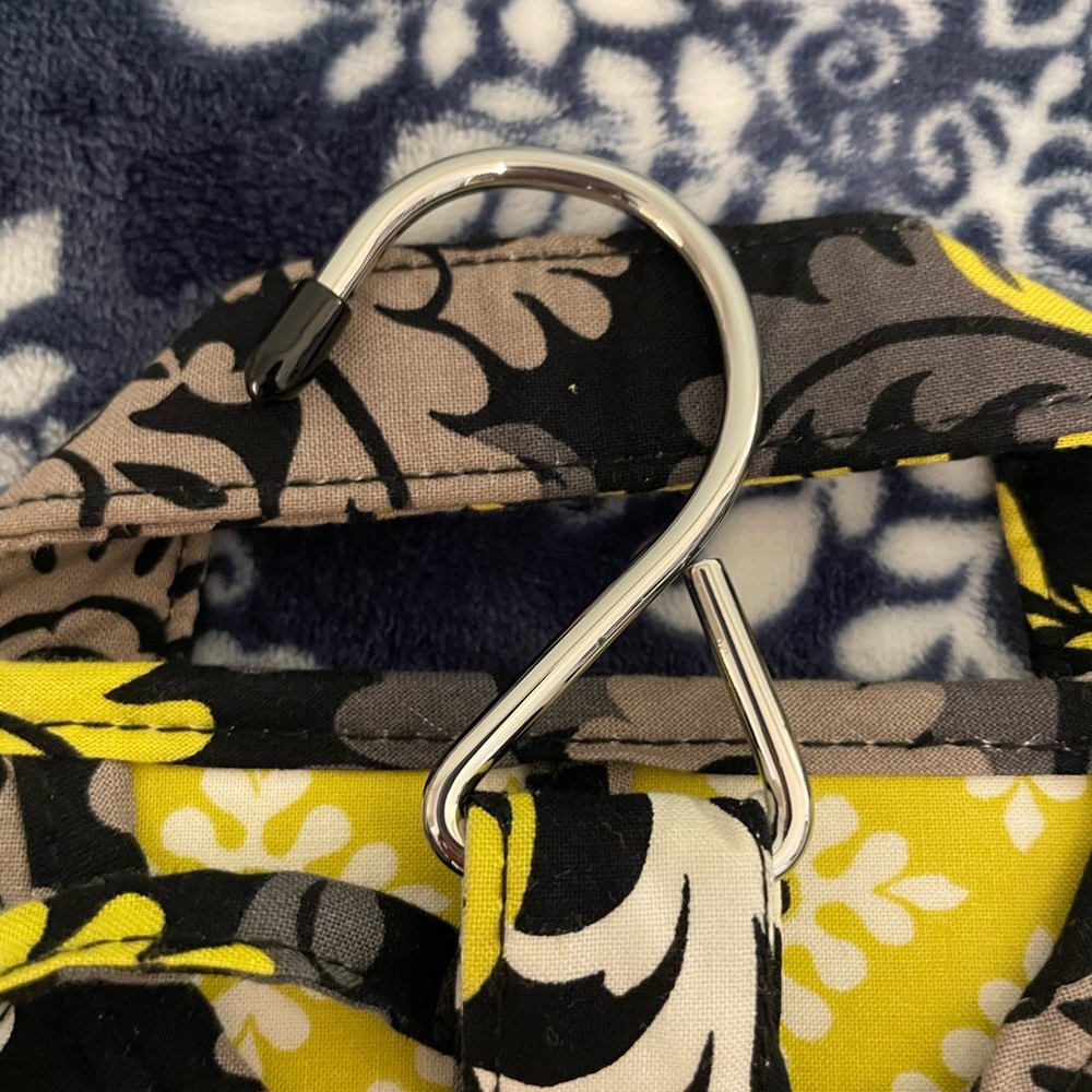 GREAT CONDITION Vera Bradley Hanging Travel / Toiletry Organizer in Baroque - Picture 8 of 13